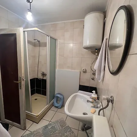 Purple Eye Camp & Winery 캠프장 포드고리차